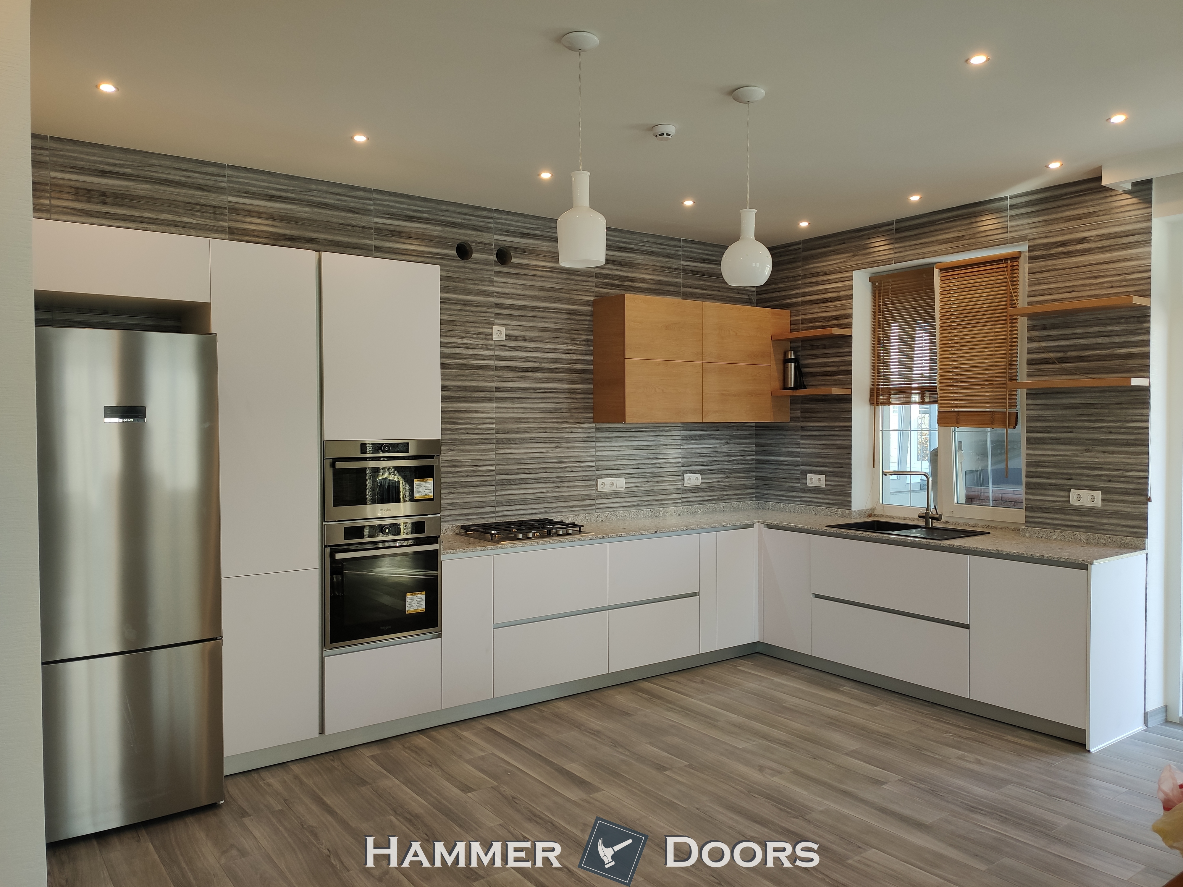 Кухня с фасадами FENIX.