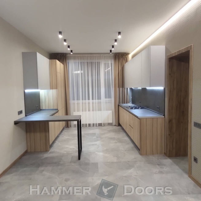 Современная кухня с фасадами из ЛДСП