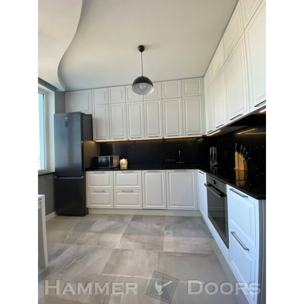 Классическая современная кухня с фасадами в покраске