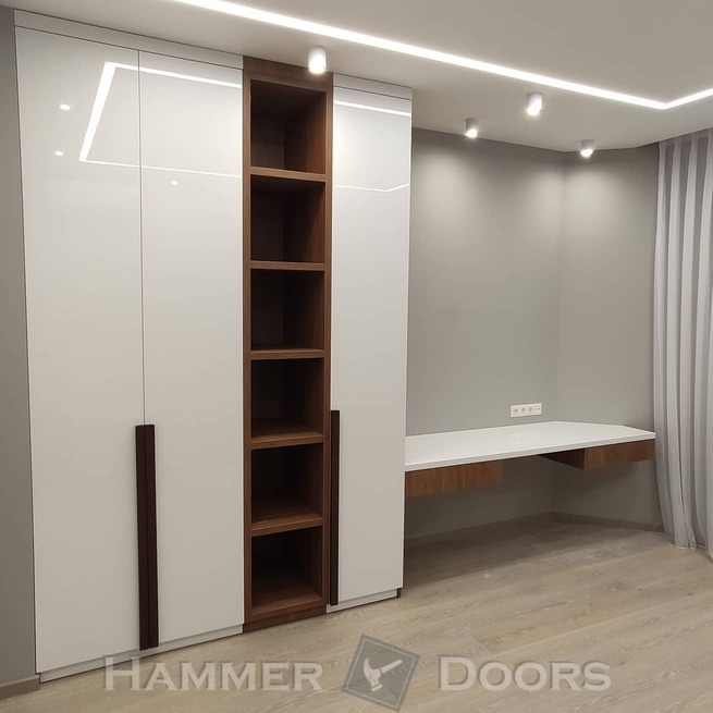 Шкаф с крашенными фасадами (глянец)