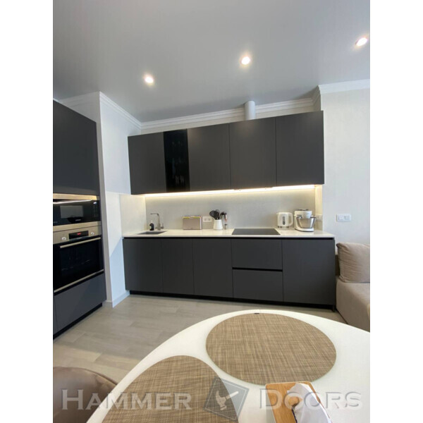 Кухня в современном сером цвете