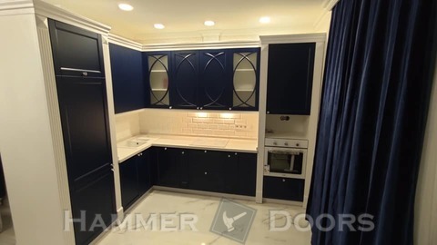 Кухня в стиле Неоклассика с крашенными фасадами