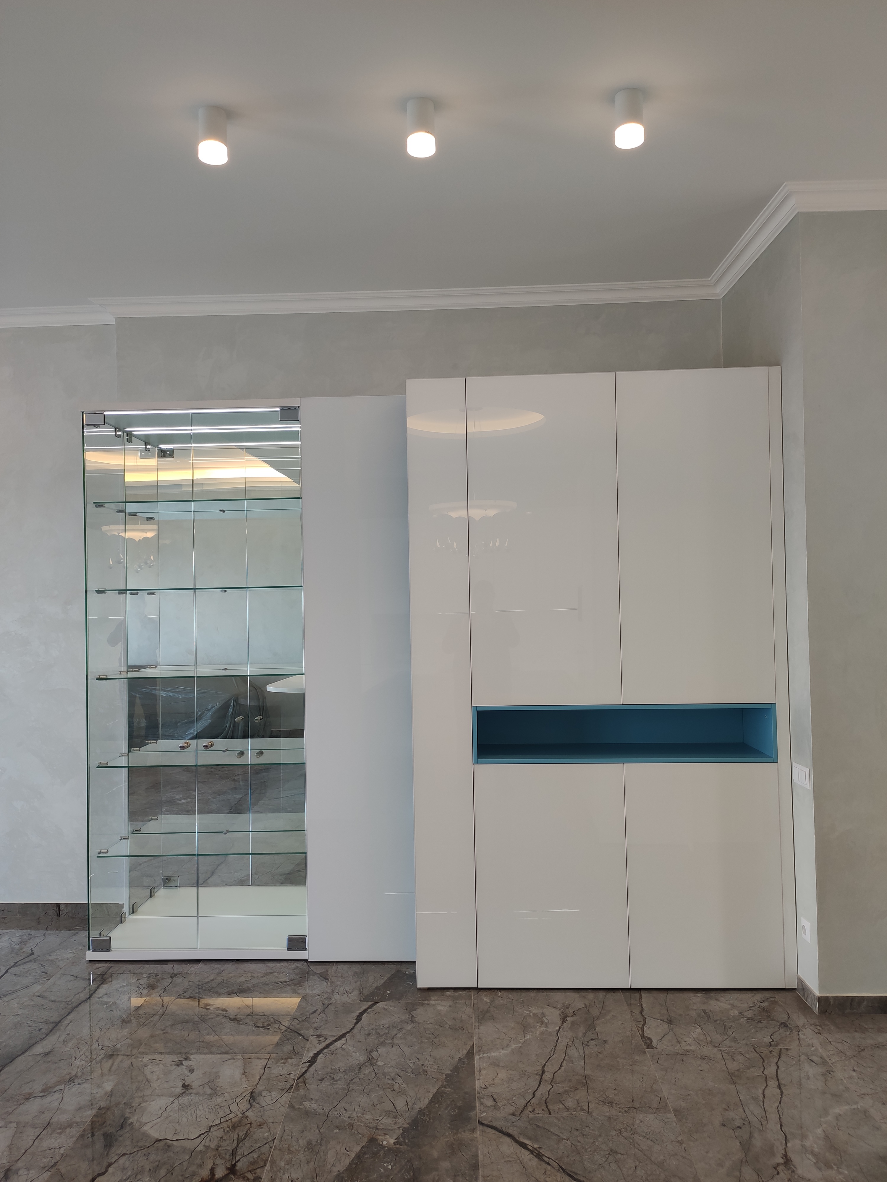 Шкаф сервант