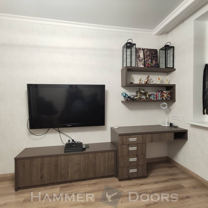 Стол письменный, тумба под телевизор