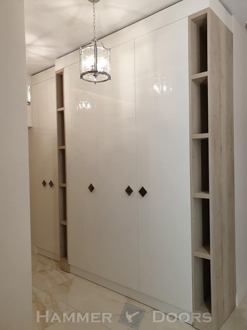 Шкаф с распашными фасадами